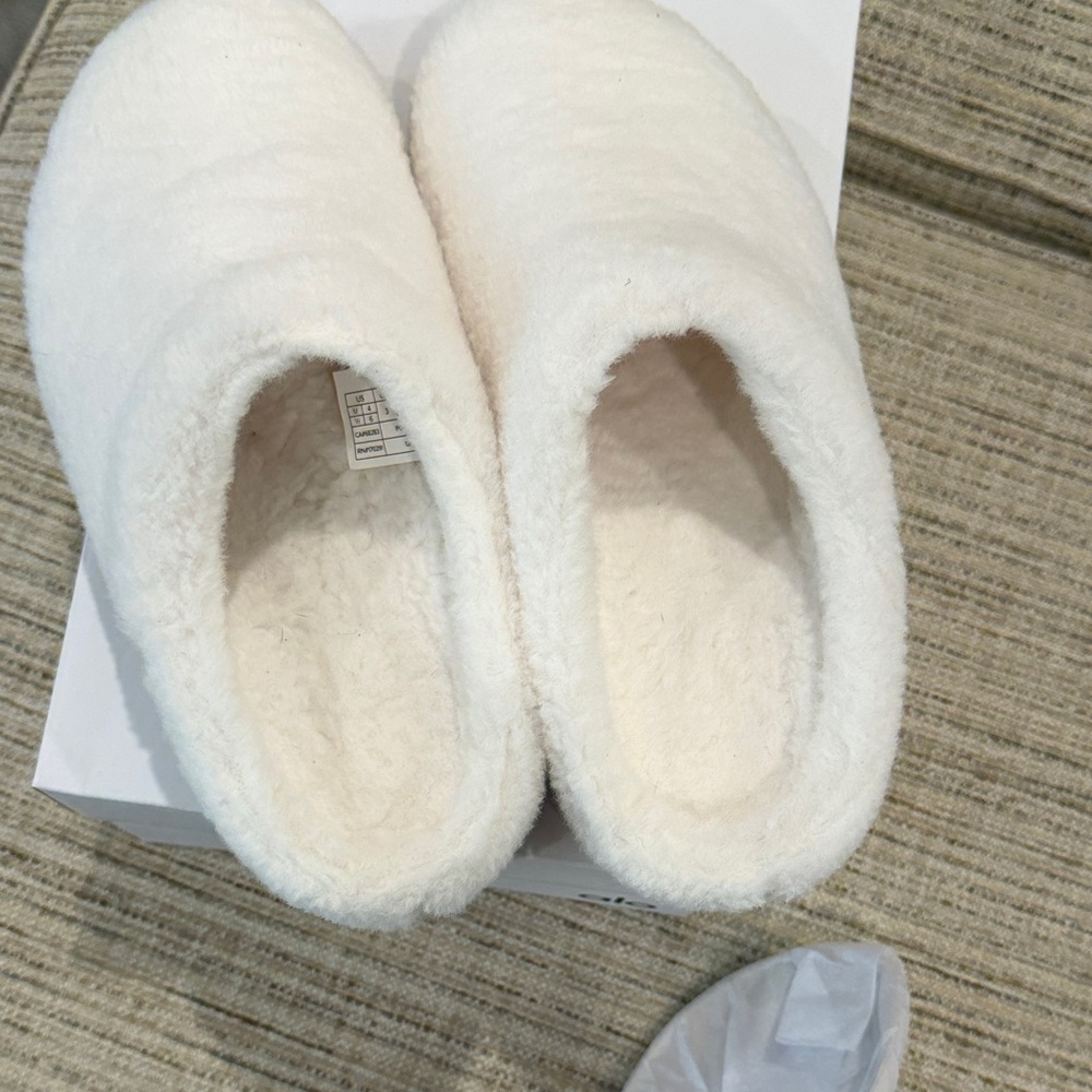 Alo Ivory Recovery Slippers Women’s 6 - Picture 10 of 11